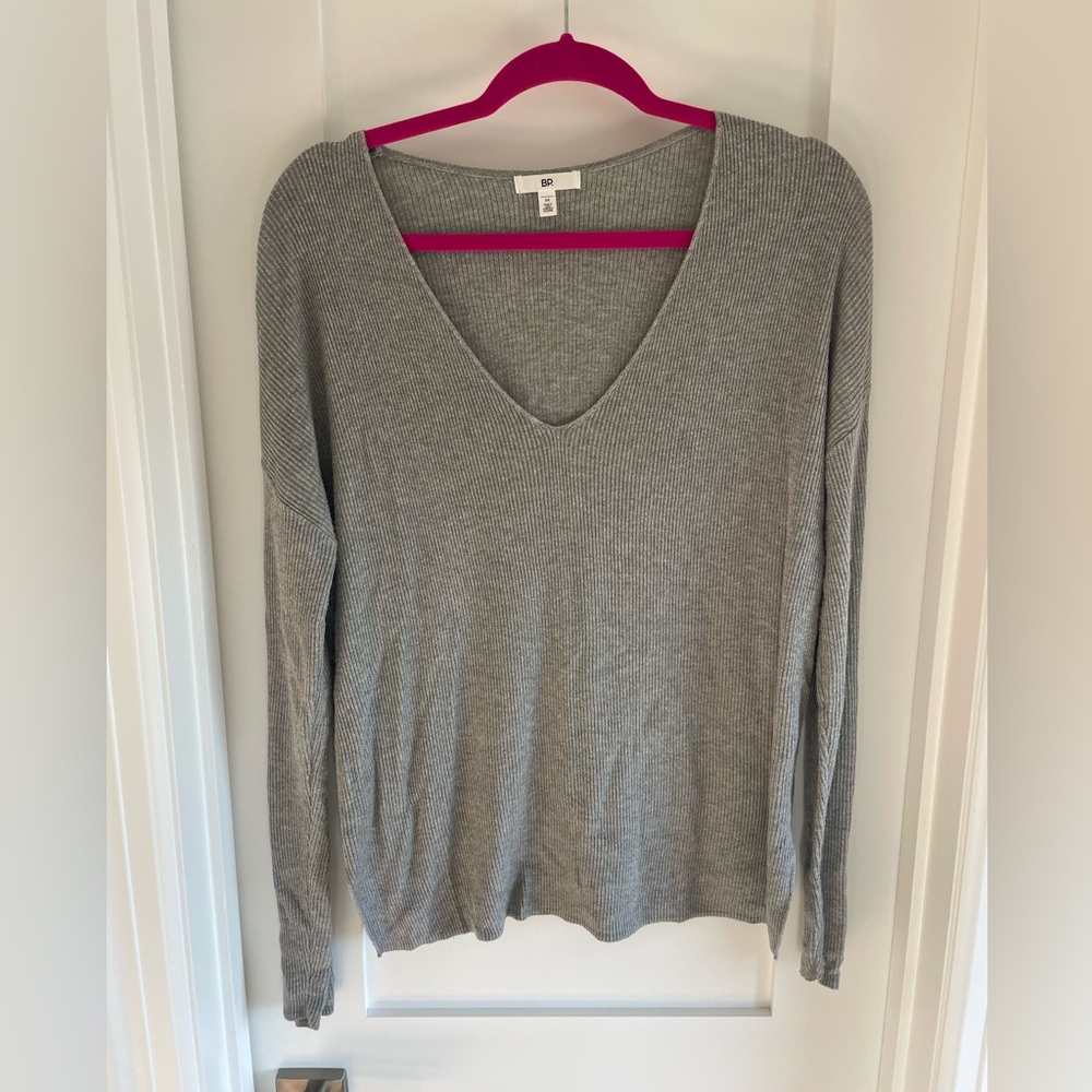 Women’s BP Gray V-Neck Lightweight Sweater, Size Medium, GREAT CONDITION